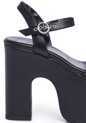 On Vacay Platform Sandals